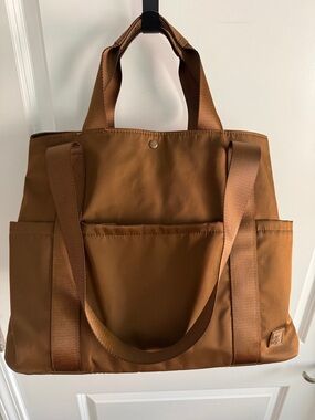 IHKWIP The Carryall Expandable Tote with Double handles.